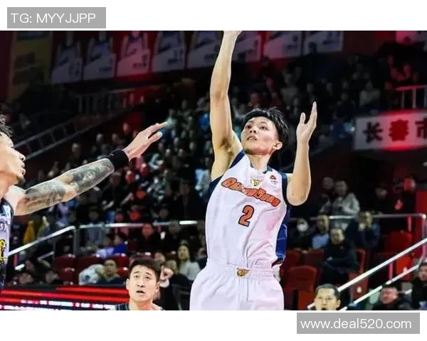 CBA新星庞峥麟崭露头角引发球迷热议未来发展潜力无限