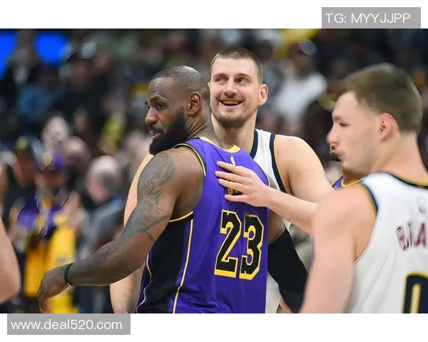 湖人惨遭逆袭！勇士狂胜15分，詹姆斯离场受伤引担忧