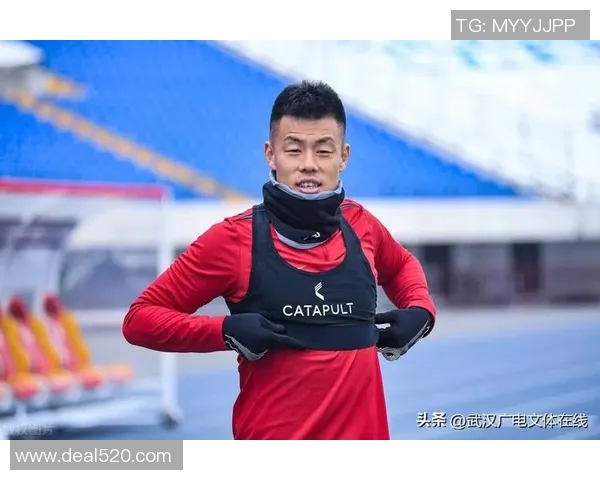 武汉三镇谭龙领衔球队奋战赛季展现拼搏精神与团队力量