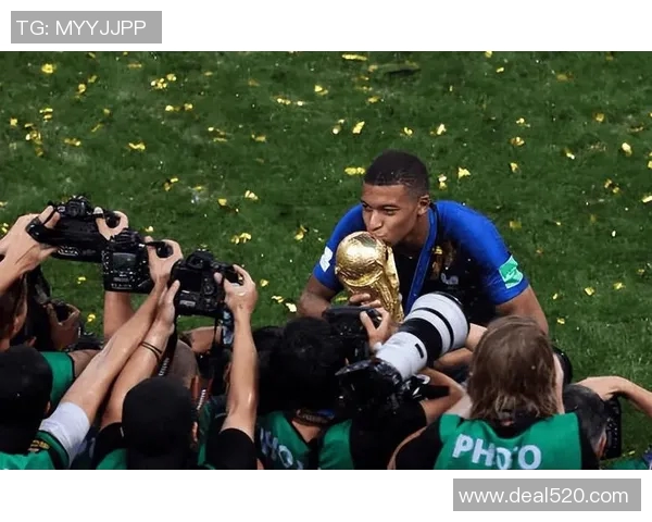 姆巴佩半场换上西班牙球员队服,球员生日趴背后的秘密 姆巴佩半场换上西班牙球员队服,球员生日趴背后的秘密